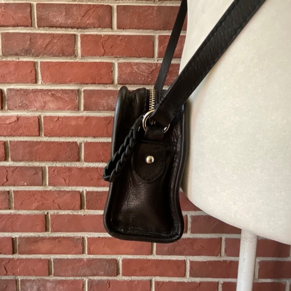 •Isabella Fiore Leather Suede Black And White Tribal Print Zip Crossbody NWT - Picture 14 of 16